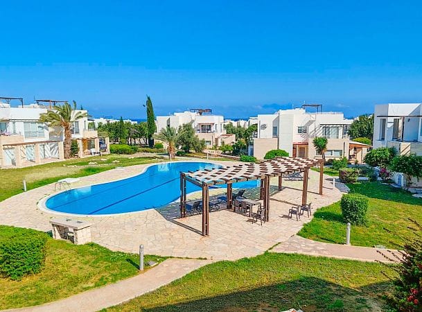 2-комнатные апартаменты 42 м² с террасой 13 м² с прямым видом на море! - фото № 1