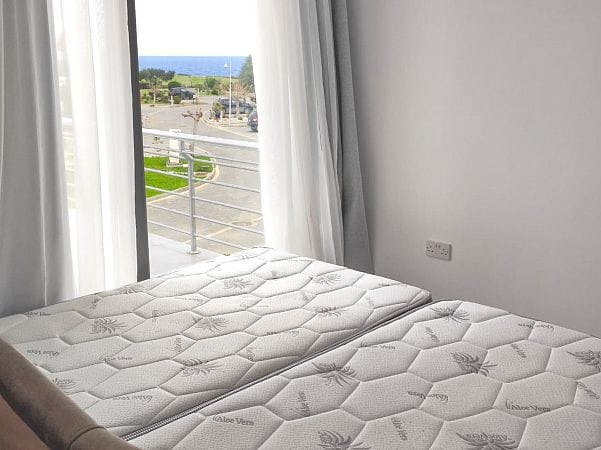2-комнатные апартаменты 42 м² с террасой 13 м² с прямым видом на море! - фото № 9