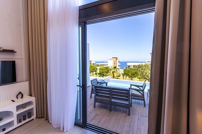 3-комнатные апартаменты 68 м² с террасой 13 м² в элитном комплексе в 100 метрах от пляжа - фото № 48