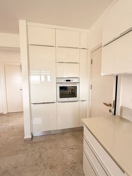 4-комнатный пентхаус 110 м² с балконом и террасой 82 м² в 250 метрах от моря! - фото № 33