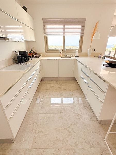 4-комнатный пентхаус 110 м² с балконом и террасой 82 м² в 250 метрах от моря! - фото № 34