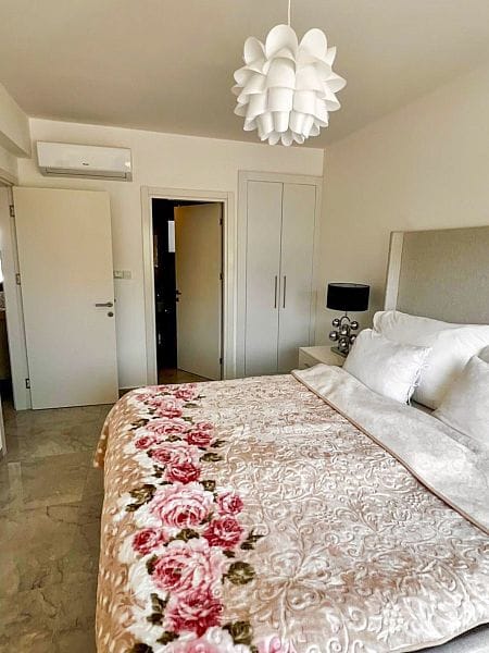 4-комнатный пентхаус 110 м² с балконом и террасой 82 м² в 250 метрах от моря! - фото № 38