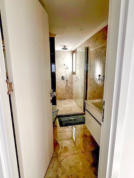 4-комнатный пентхаус 110 м² с балконом и террасой 82 м² в 250 метрах от моря! - фото № 39