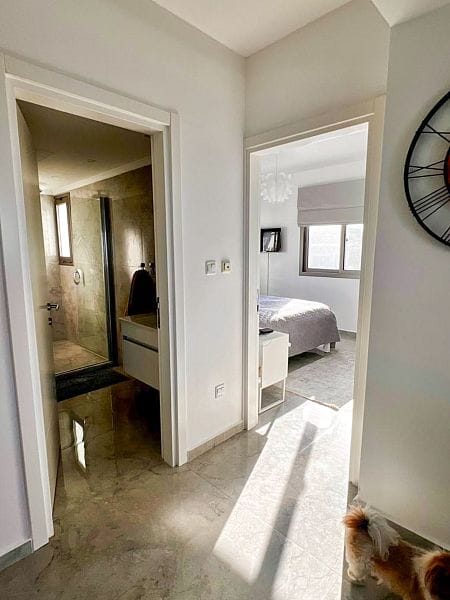4-комнатный пентхаус 110 м² с балконом и террасой 82 м² в 250 метрах от моря! - фото № 40