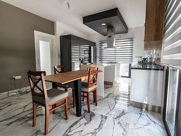 4-комнатная вилла 160 м² с участком и террасой в 350 метрах от пляжа - фото № 9