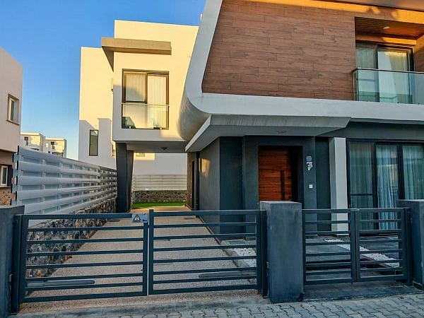 4-комнатная вилла 160 м² с участком и террасой в 350 метрах от пляжа - фото № 32