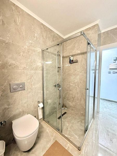 Студия 47 м² с мебелью и техникой и прямым видом на море - фото № 18