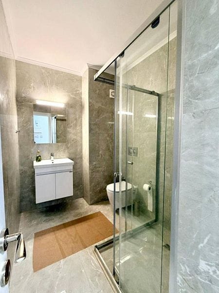 Студия 47 м² с мебелью и техникой и прямым видом на море - фото № 19