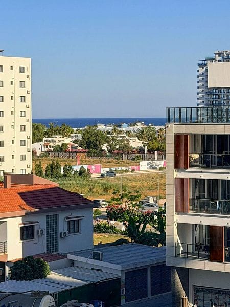Студия 47 м² с мебелью и техникой и прямым видом на море - фото № 21