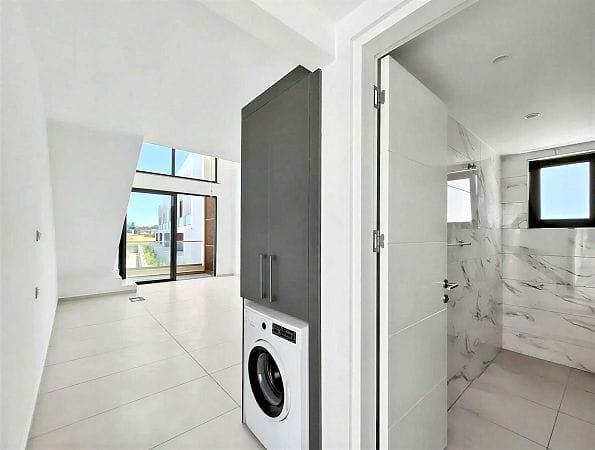 2-комнатный пентхаус loft 67 м² с террасой на крыше 31 м² в 350 метрах от моря! - фото № 4