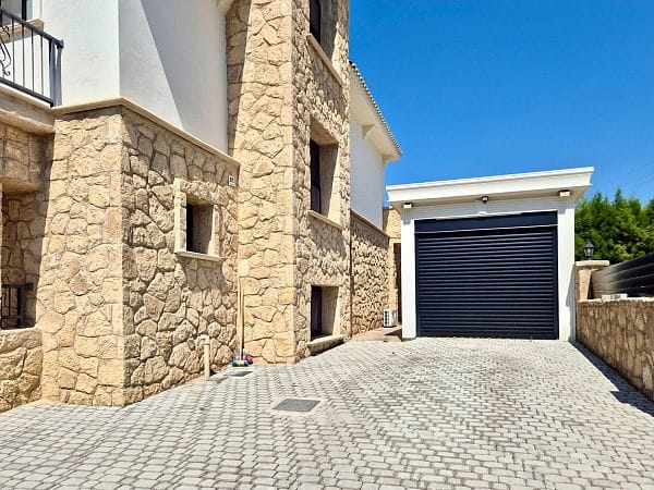 5-спальная вилла 400 м² с участком 630 м², бассейном и панорамными видами на море и горы - фото № 4
