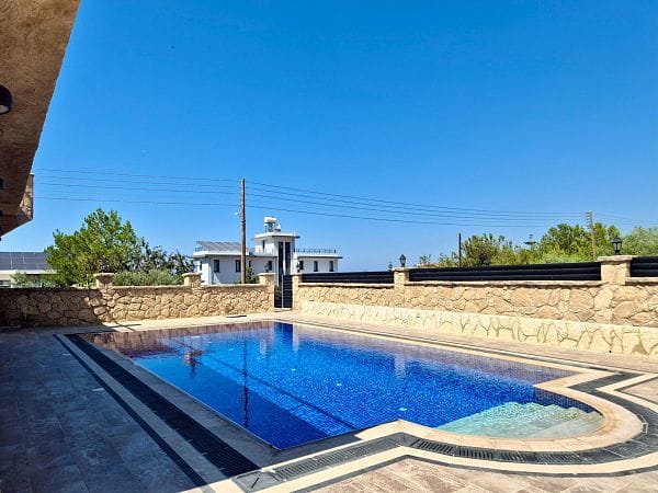 5-спальная вилла 400 м² с участком 630 м², бассейном и панорамными видами на море и горы - фото № 8