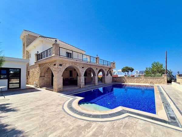 5-спальная вилла 400 м² с участком 630 м², бассейном и панорамными видами на море и горы - фото № 9