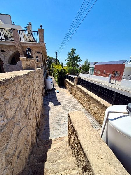 5-спальная вилла 400 м² с участком 630 м², бассейном и панорамными видами на море и горы - фото № 10