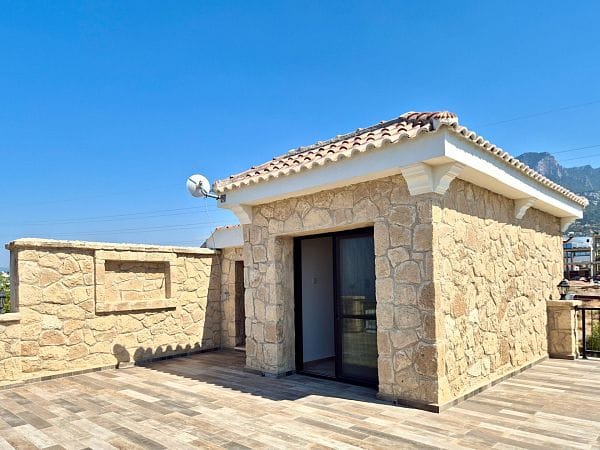 5-спальная вилла 400 м² с участком 630 м², бассейном и панорамными видами на море и горы - фото № 17