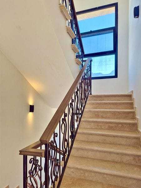 5-спальная вилла 400 м² с участком 630 м², бассейном и панорамными видами на море и горы - фото № 20