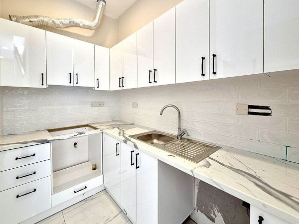 5-спальная вилла 400 м² с участком 630 м², бассейном и панорамными видами на море и горы - фото № 28