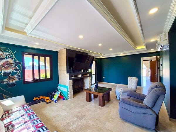 5-спальная вилла 400 м² с участком 630 м², бассейном и панорамными видами на море и горы - фото № 38