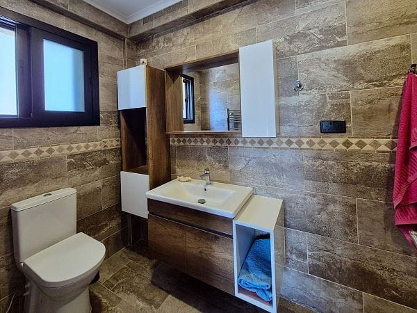 5-спальная вилла 400 м² с участком 630 м², бассейном и панорамными видами на море и горы - фото № 48