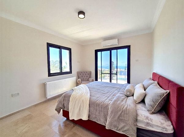 5-спальная вилла 400 м² с участком 630 м², бассейном и панорамными видами на море и горы - фото № 50