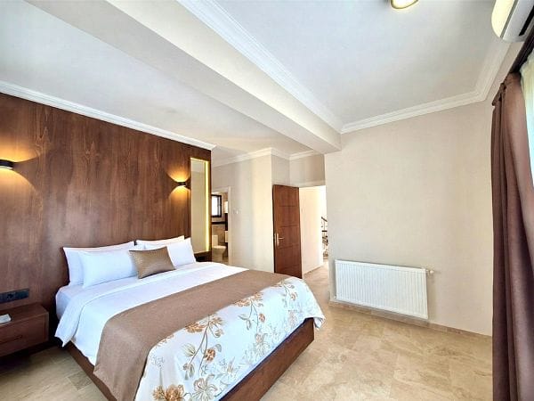 5-спальная вилла 400 м² с участком 630 м², бассейном и панорамными видами на море и горы - фото № 55