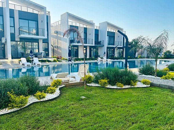 2-комнатные апартаменты 52 м² в 300 метрах от моря в красивом комплексе в Лапте - фото № 1