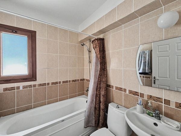 4-комнатные апартаменты 120 м² всего в 50 метрах от песчаного пляжа! - фото № 11