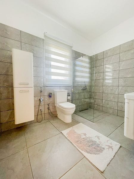4-комнатная вилла 170 м² с террасой 40 м² в комплексе с инфраструктурой - фото № 39