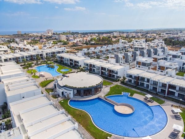 2-комнатные апартаменты 71 м² с террасой 16 м² и небольшим частным двориком - фото № 1