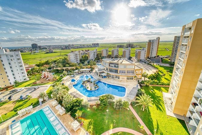 4-комнатный пентхаус 173 м² с террасой на крыше 80 м² в курортном комплексе - фото № 1
