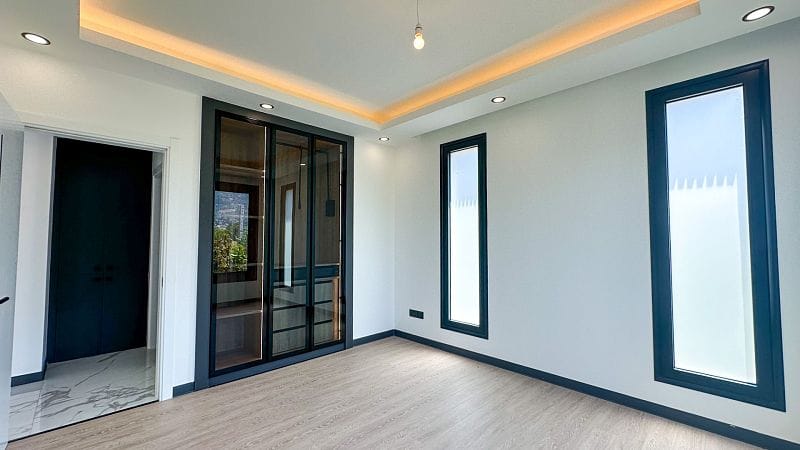 5-комнатная вилла 304 м² с приватным бассейном в 500 метрах от пляжа - фото № 11
