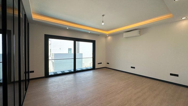 5-комнатная вилла 304 м² с приватным бассейном в 500 метрах от пляжа - фото № 19