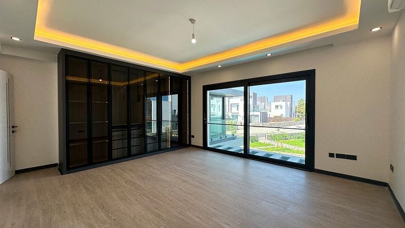 5-комнатная вилла 304 м² с приватным бассейном в 500 метрах от пляжа - фото № 20