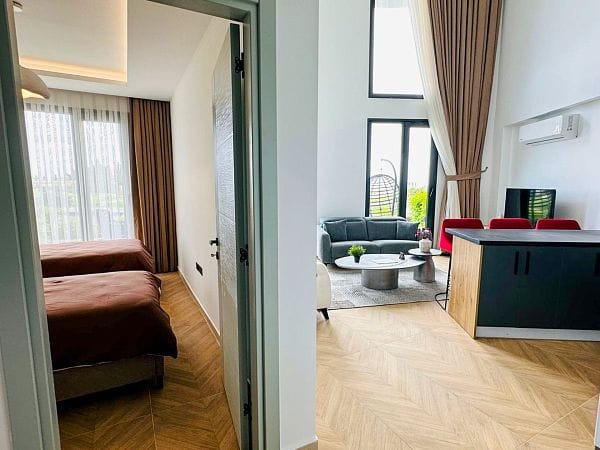 2-комнатные апартаменты 98 м² с террасой всего в 100 метрах от моря! - фото № 11