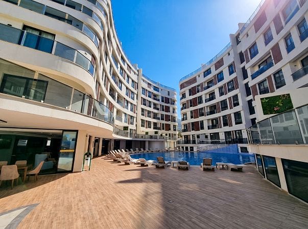4-комнатные апартаменты 136 м² с мебелью и техникой в центре Кирении - фото № 1