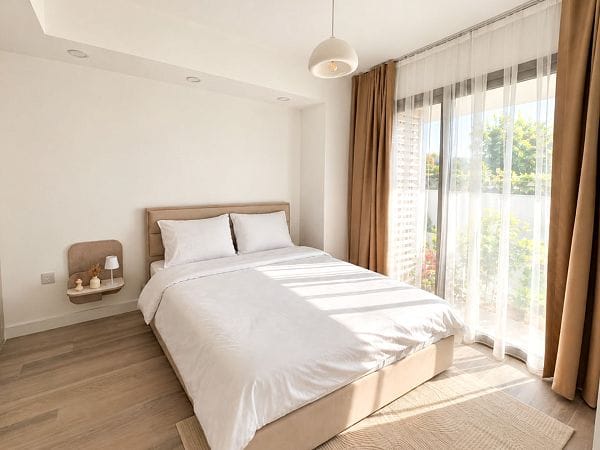 2-комнатные апартаменты 69 м² с террасой-граунд и садом в 10 минутах от пляжа - фото № 4