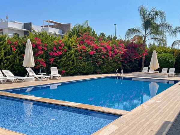 3-комнатные апартаменты 71 м² с террасой на крыше 60 м² в районе Кирении - фото № 1